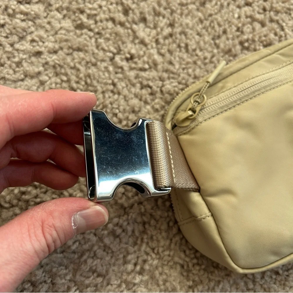 Lululemon Trench White Opal Everywhere Belt Bag 1L